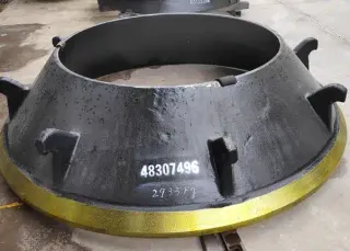 Pouring molten manganese for cone liner casting
