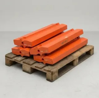Blow bar with ceramic inserts